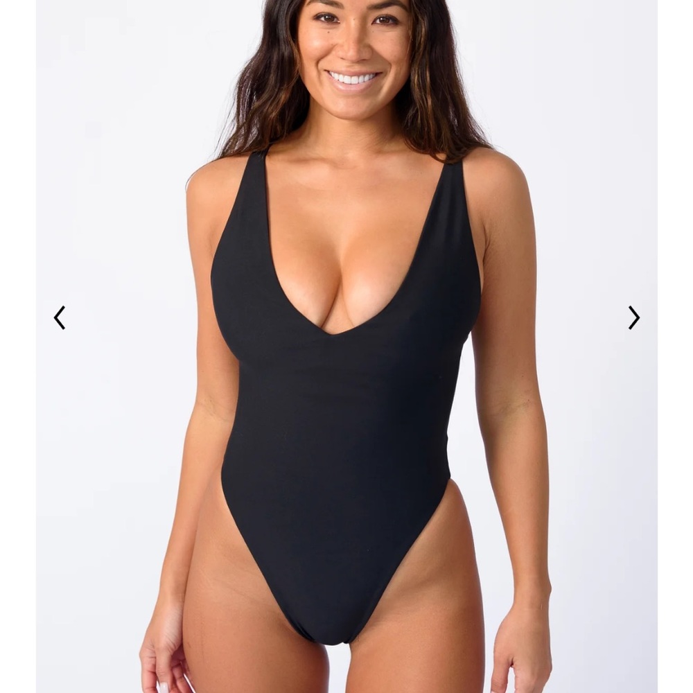 One piece. Zoey - Black. Size M.